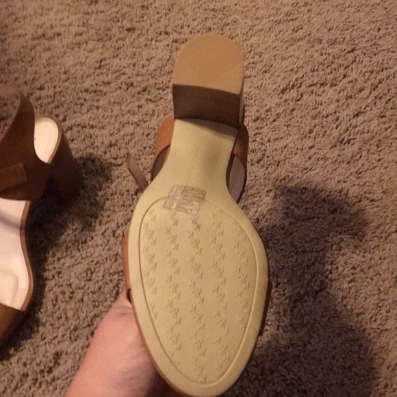 Kelly & Katie tan heels - Picture 4 of 4